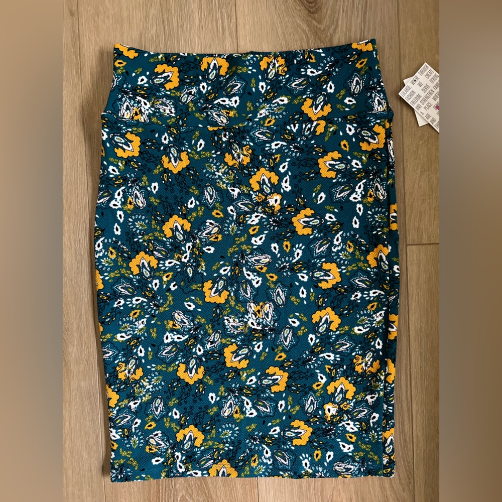 LULAROE Cassie Skirt - Picture 2 of 8